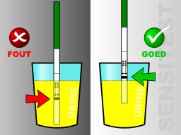 Ovulatietest type dipstick niet te diep in de urine houden.